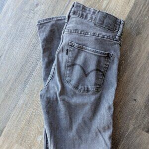 Levi's721 High Rise Skinny Jeans - Size 27